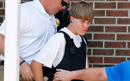 el presunto asesino, Dylann Roof Charlestone rinde homenaje a las víctimas del racismo